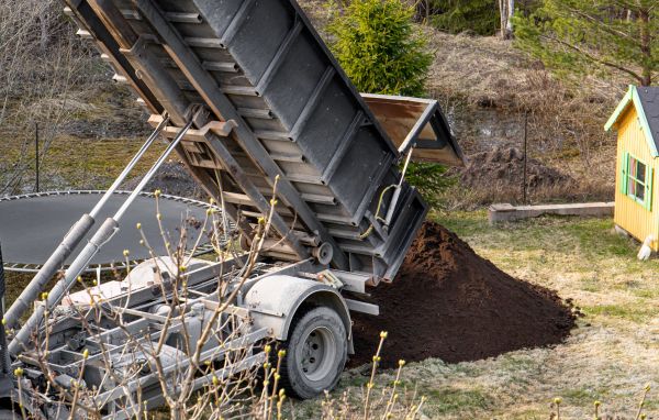 Yard Soil Delivery in Richland