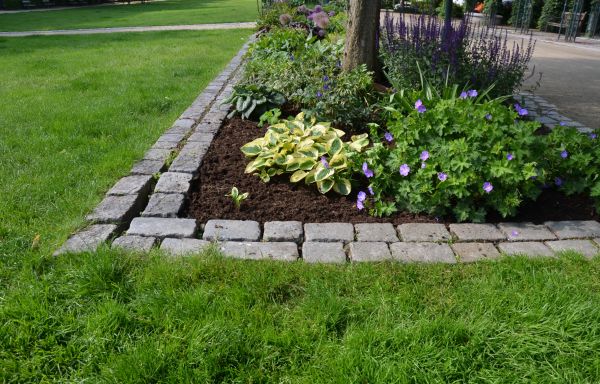 Flower Bed Mulching in Richland